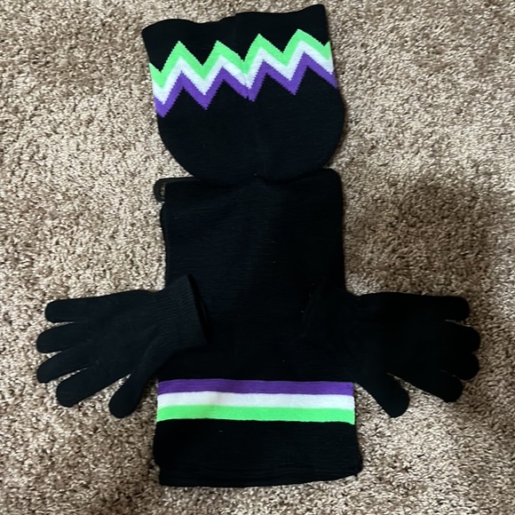 Minus 5 polar wear scarf, gloves and beanie. NWT - Picture 2 of 2